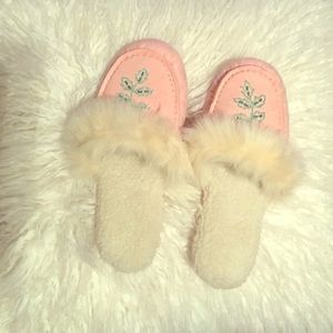 Gap slippers